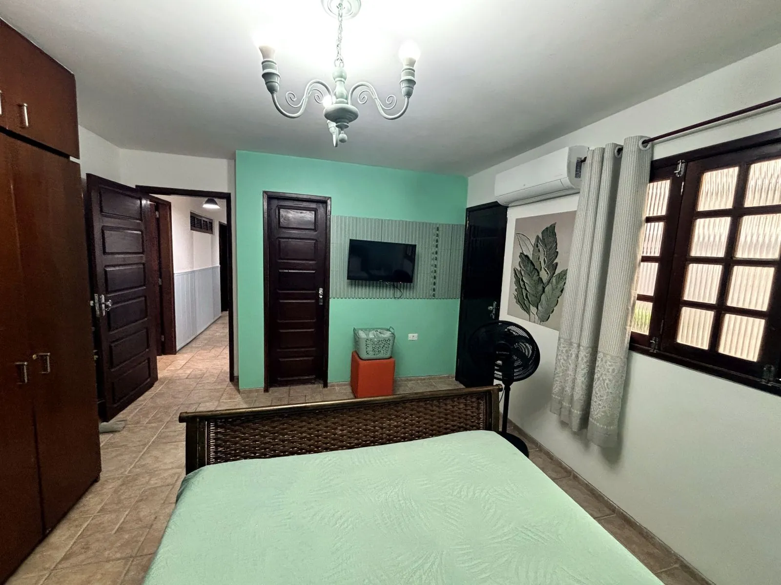 Quarto verde-água